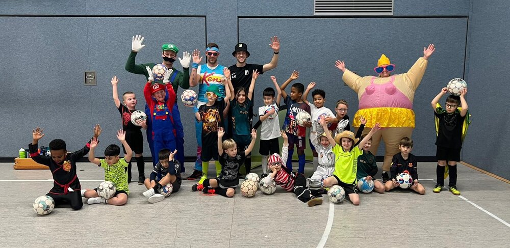 Training mal anders – Faschingszeit auf dem Fußballplatz!